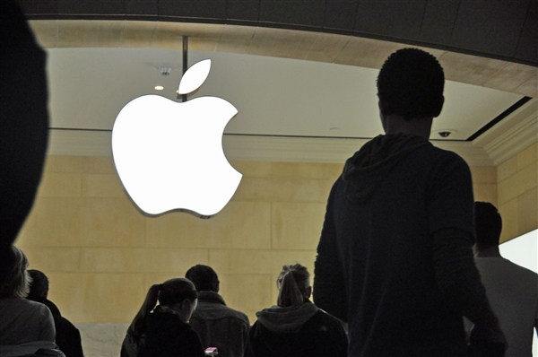 曝蘋果已測試多款iPhone折疊屏原型機！但均有明顯折痕