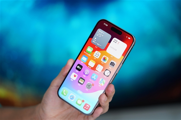 消息稱iPhone 16需求變?nèi)酰禾O果含淚砍單300萬！